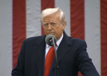 [속보] 트럼프 “미국 자동차 산업붕괴는 한국과 일본 탓, 전면 관세 부과”